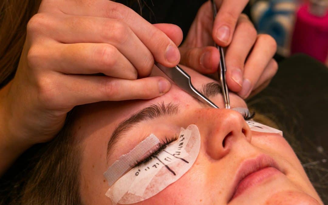 How to Treat a Chemical Burn from Eyelash Extensions